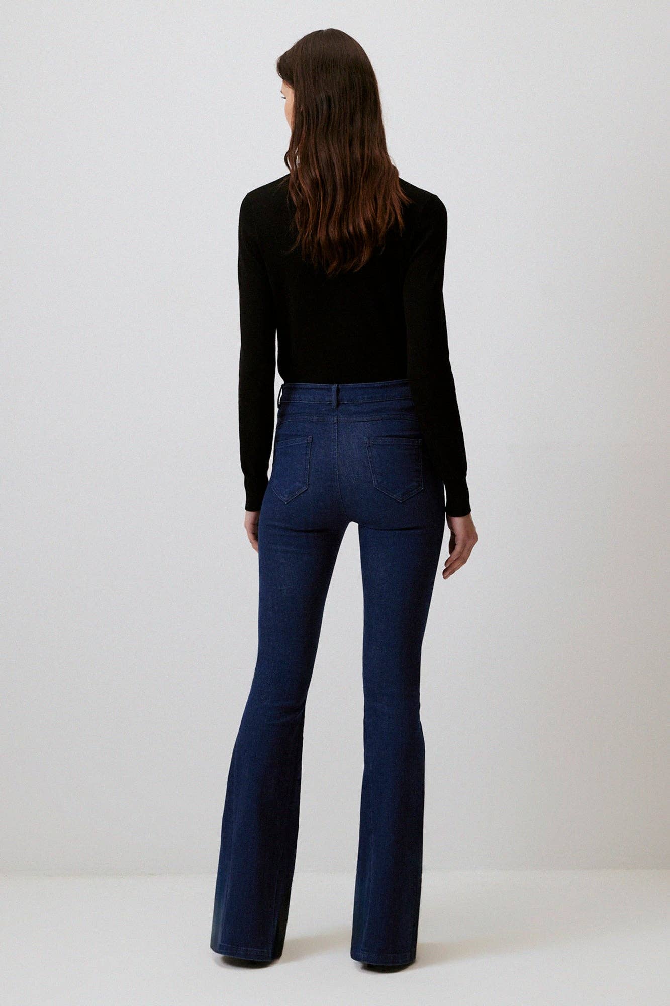 Jeans a zampa vita alta in denim stretch