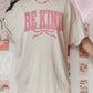 T-shirt oversize grafica “Be Kind” con fiocco