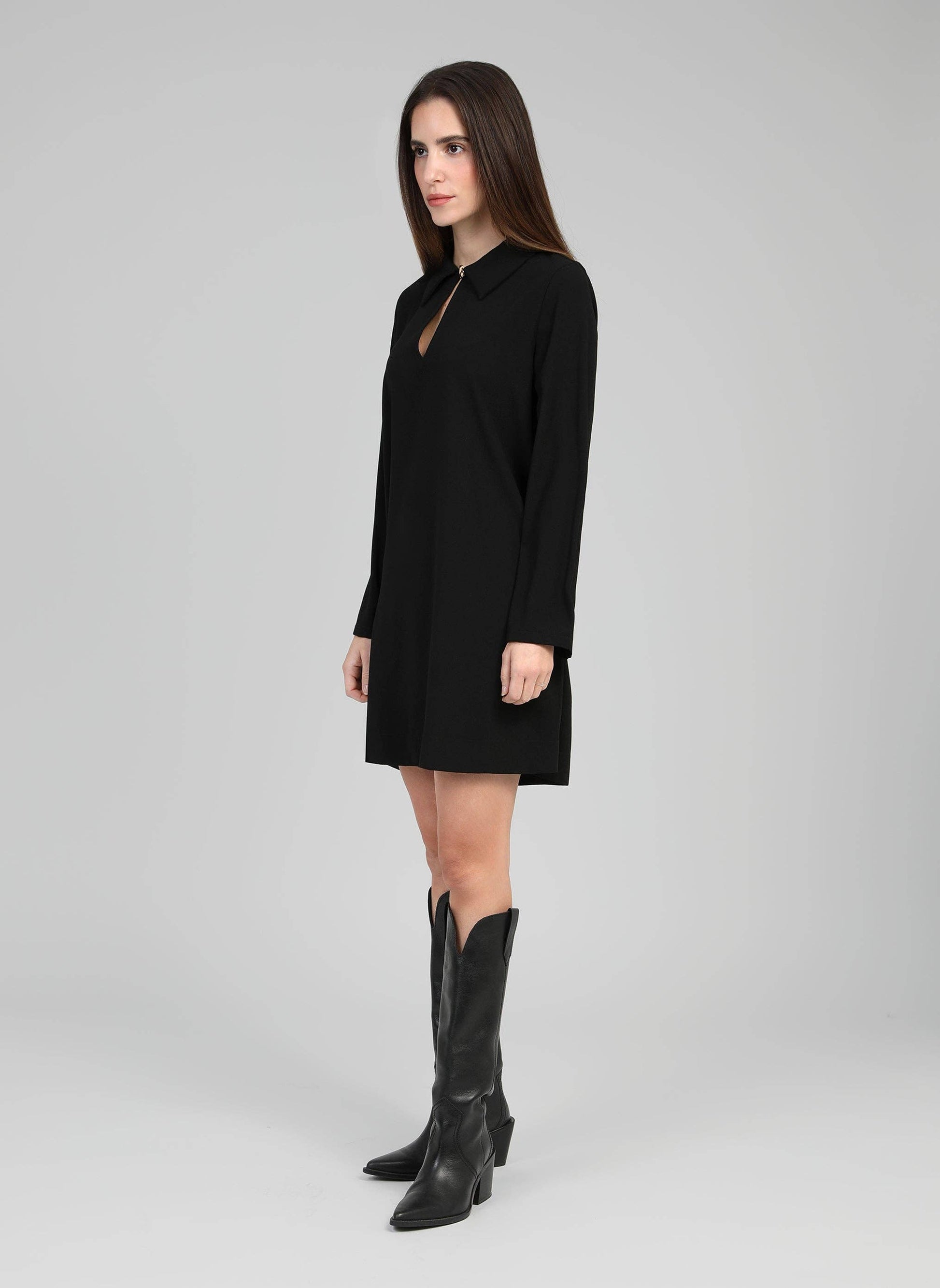Abito corto nero in crêpe con colletto a camicia