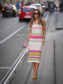 Abito midi in maglia a righe multicolor