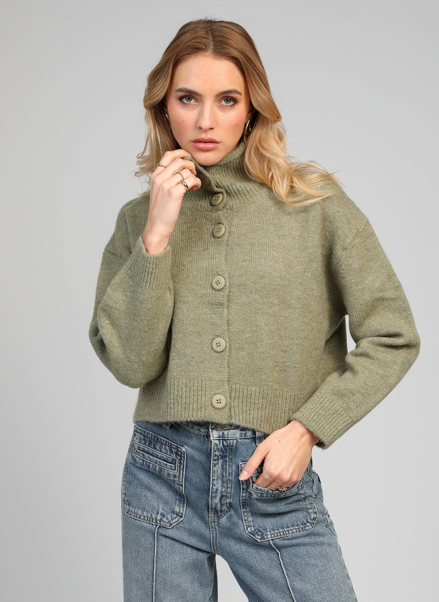 Cardigan in maglia verde tiglio con collo alto
