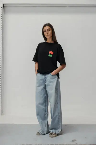 T-shirt nera oversize Tulip in cotone organico