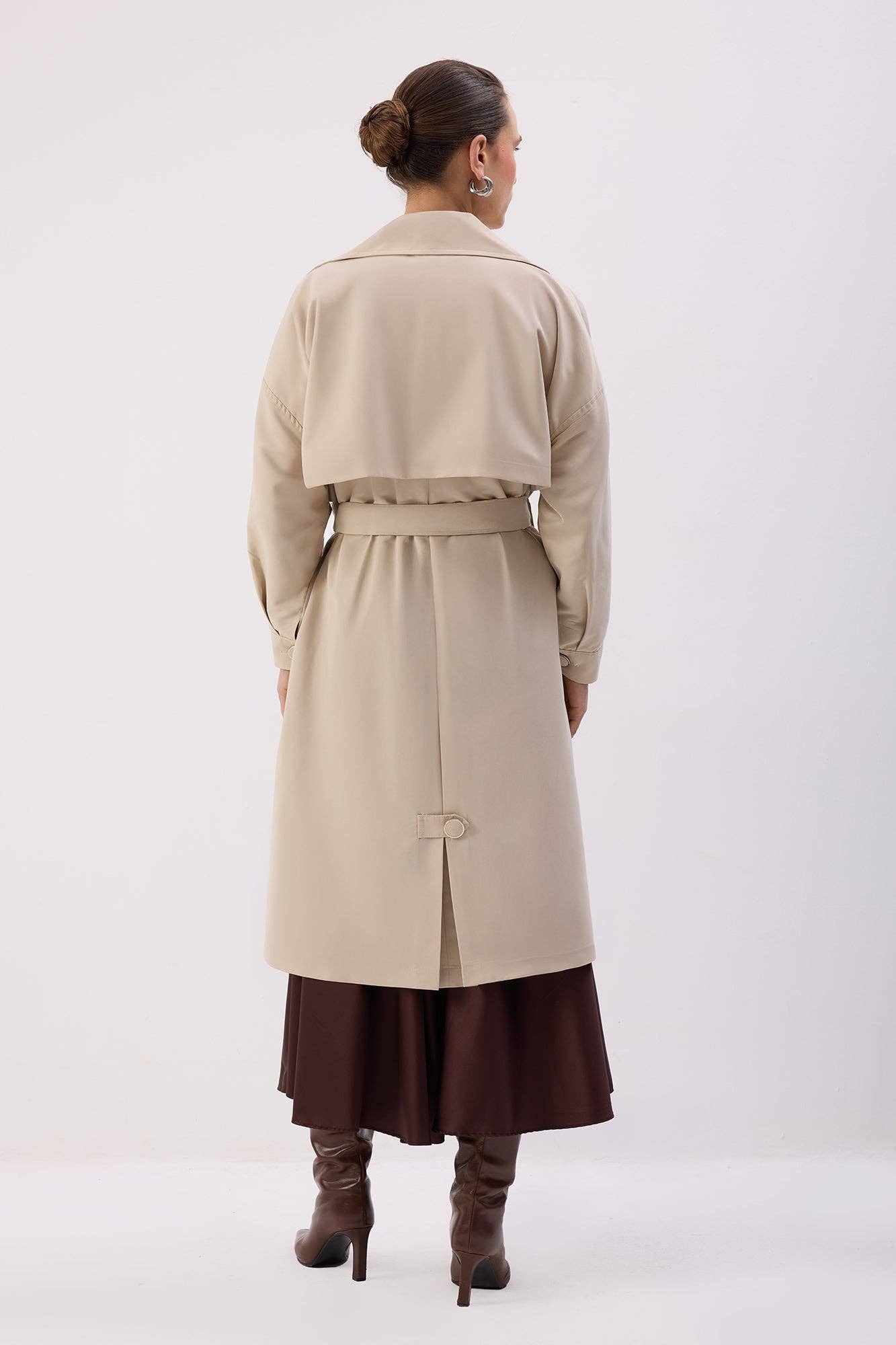 Trench cappotto doppiopetto con colletto dritto e cintura