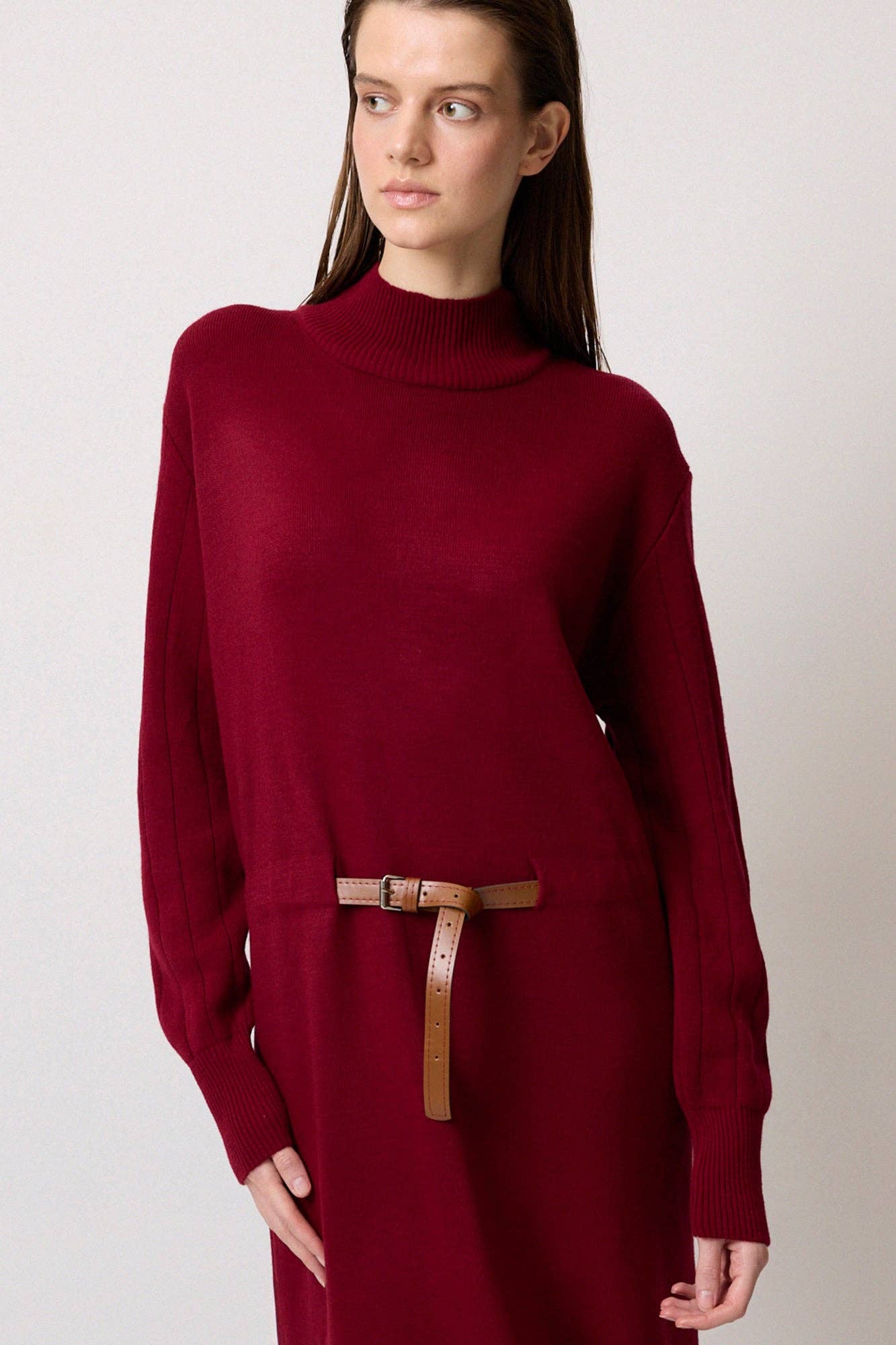 Abito lungo in maglia con cintura in vita color bordeaux