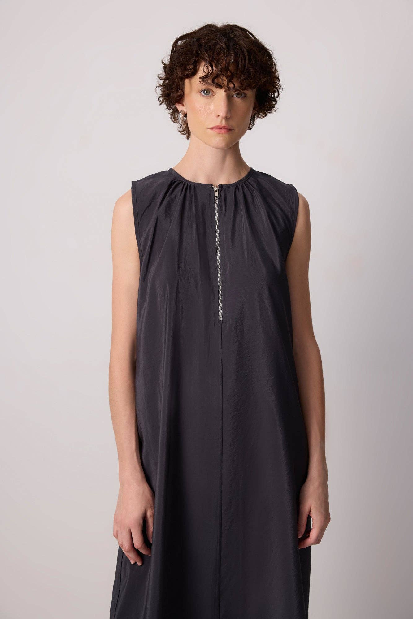 Abito lungo con zip frontale