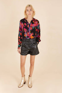 Pantaloncini in ecopelle a vita alta