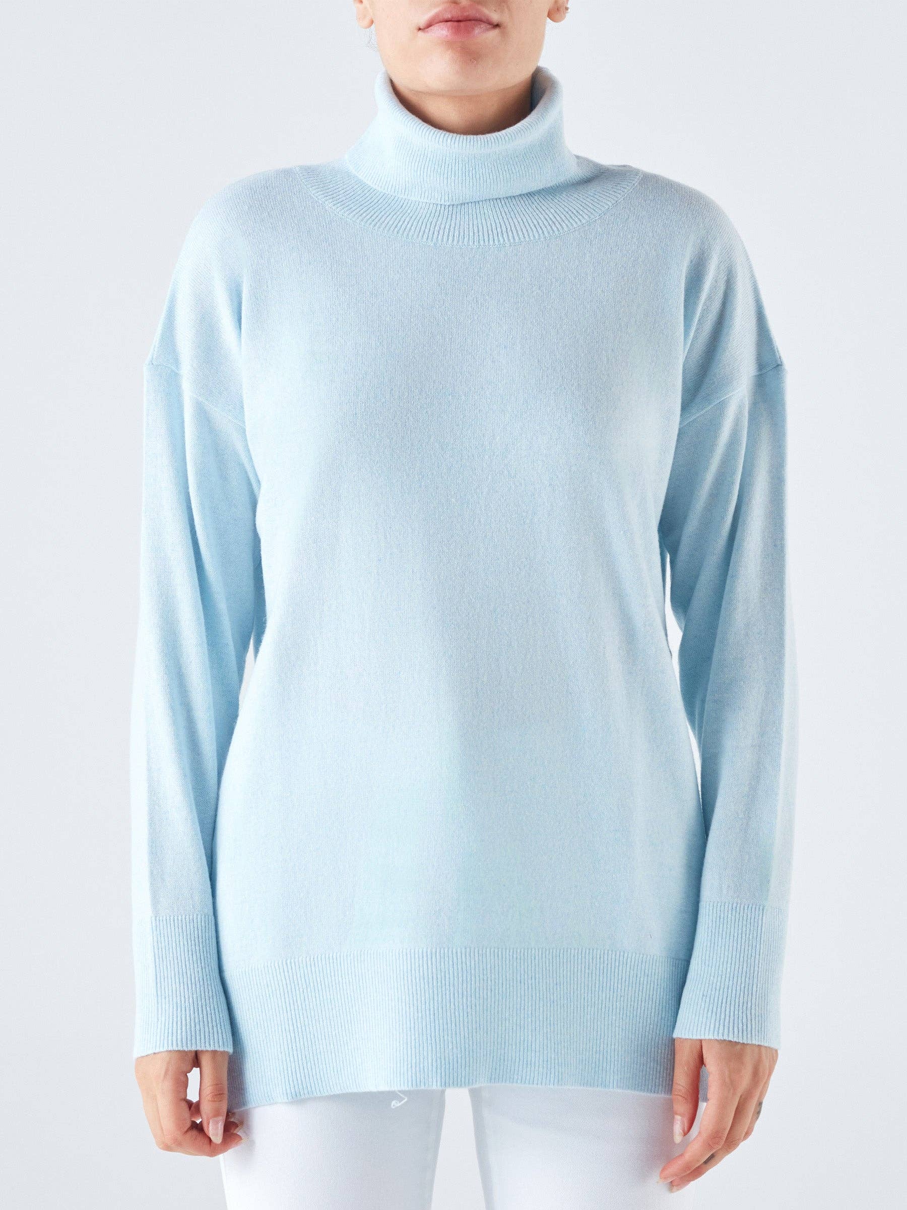 Maglione dolcevita con righe laterali