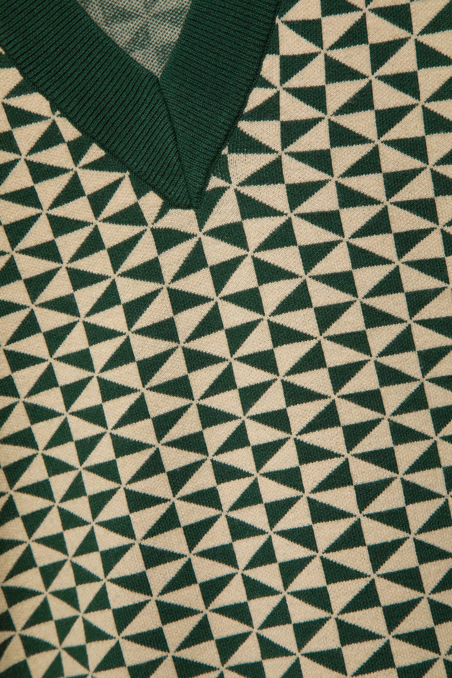 Maglione jacquard geometrico con scollo a V