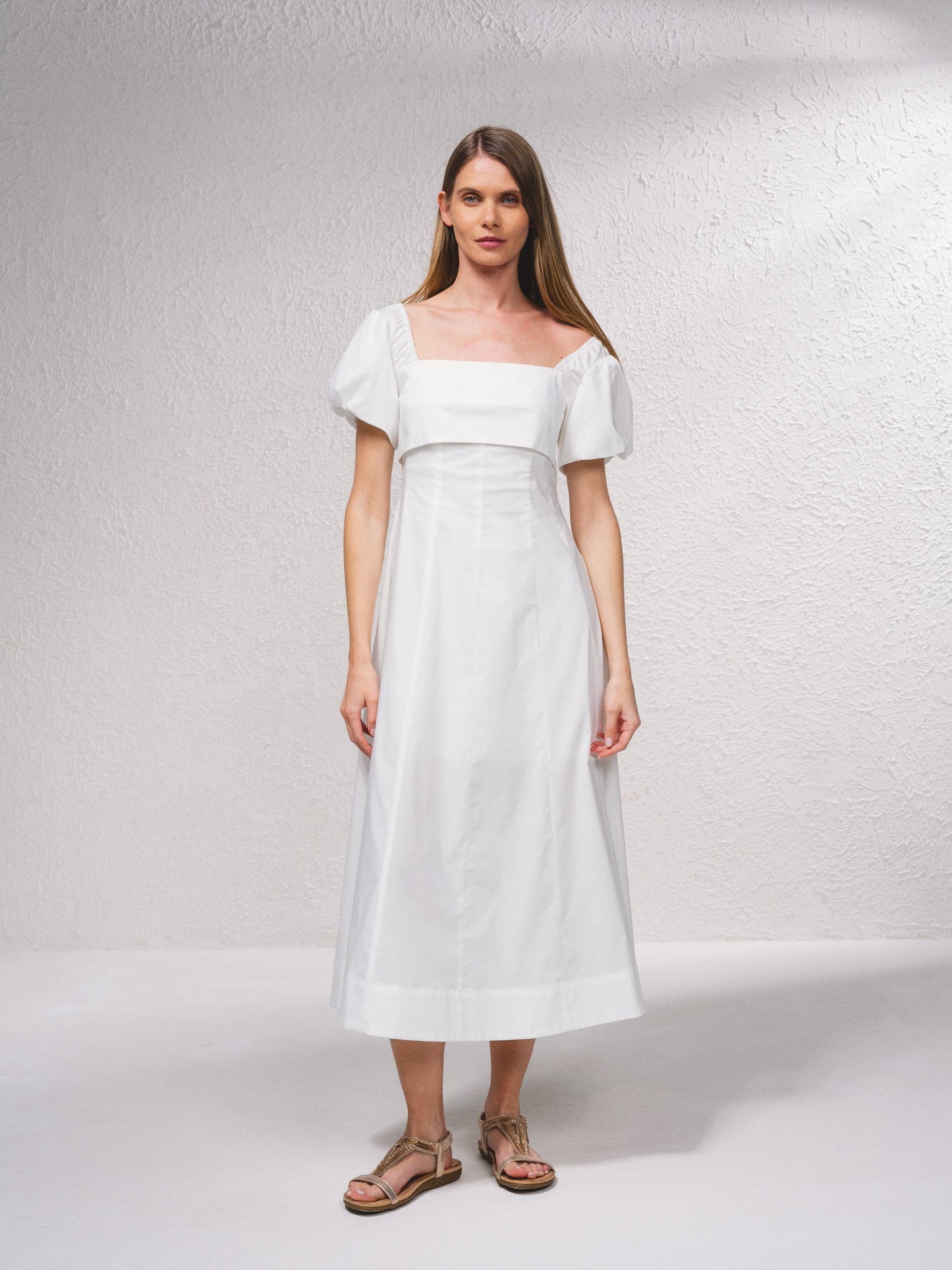 Vestito midi con scollo quadrato e gonna a trapezio