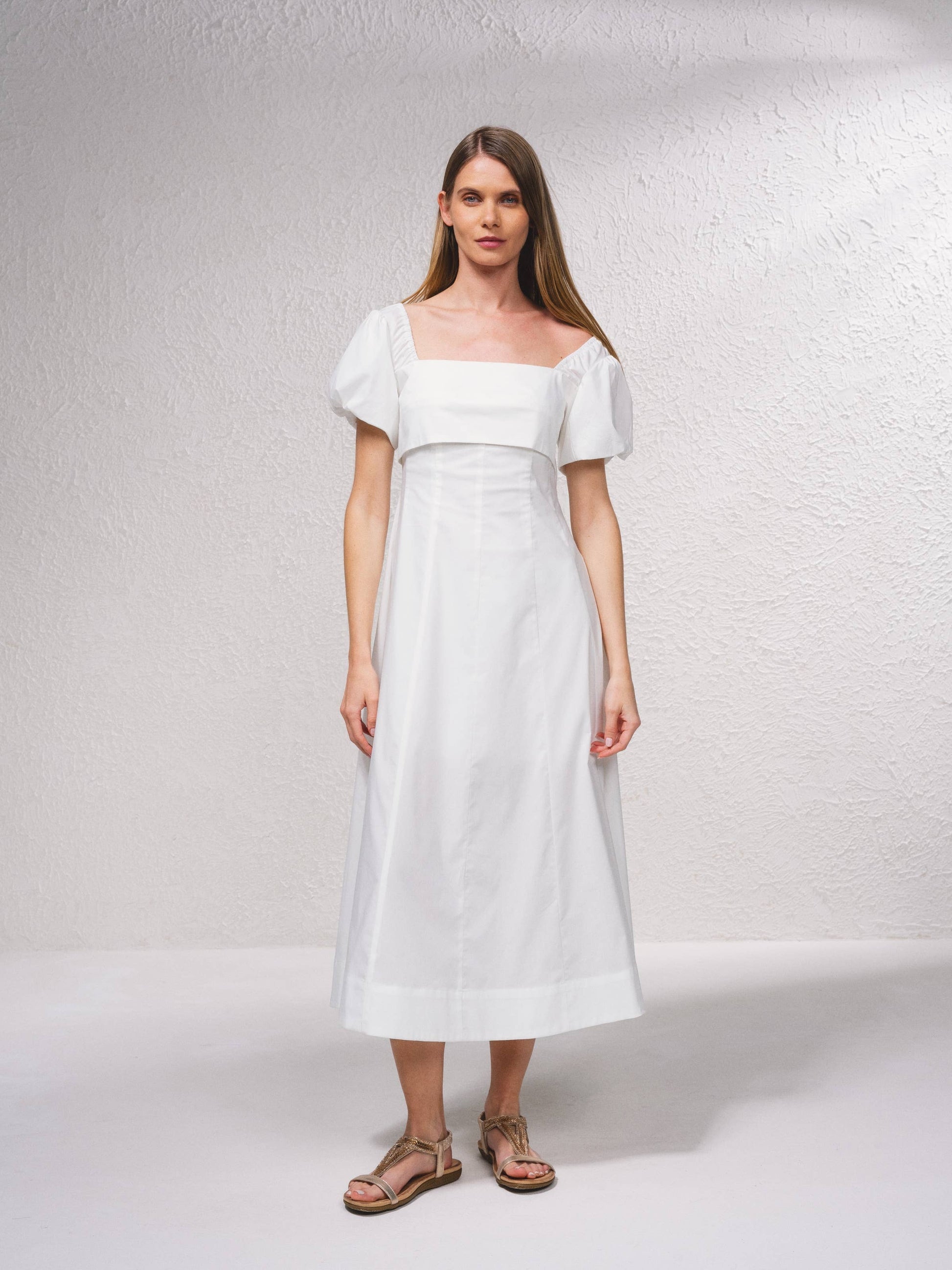 Vestito midi con scollo quadrato e gonna a trapezio