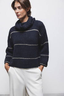 Maglione a righe in maglia con collo morbido