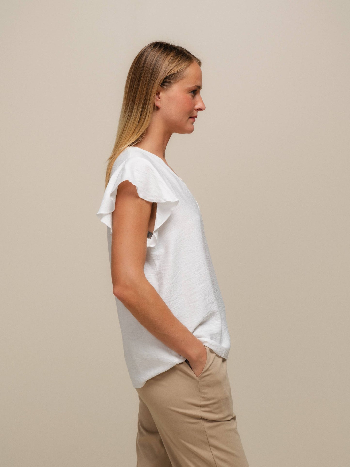 Blusa fluida con scollo a V e maniche arricciate