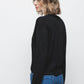 Maglione in maglia rasata con scollo a V e dettagli metallici