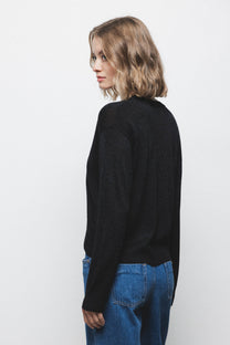 Maglione in maglia rasata con scollo a V e dettagli metallici