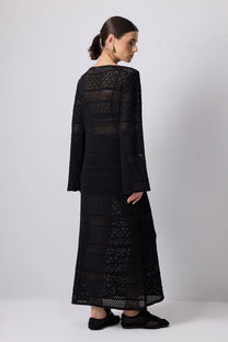 Abito lungo boho in maglia crochet con maniche svasate