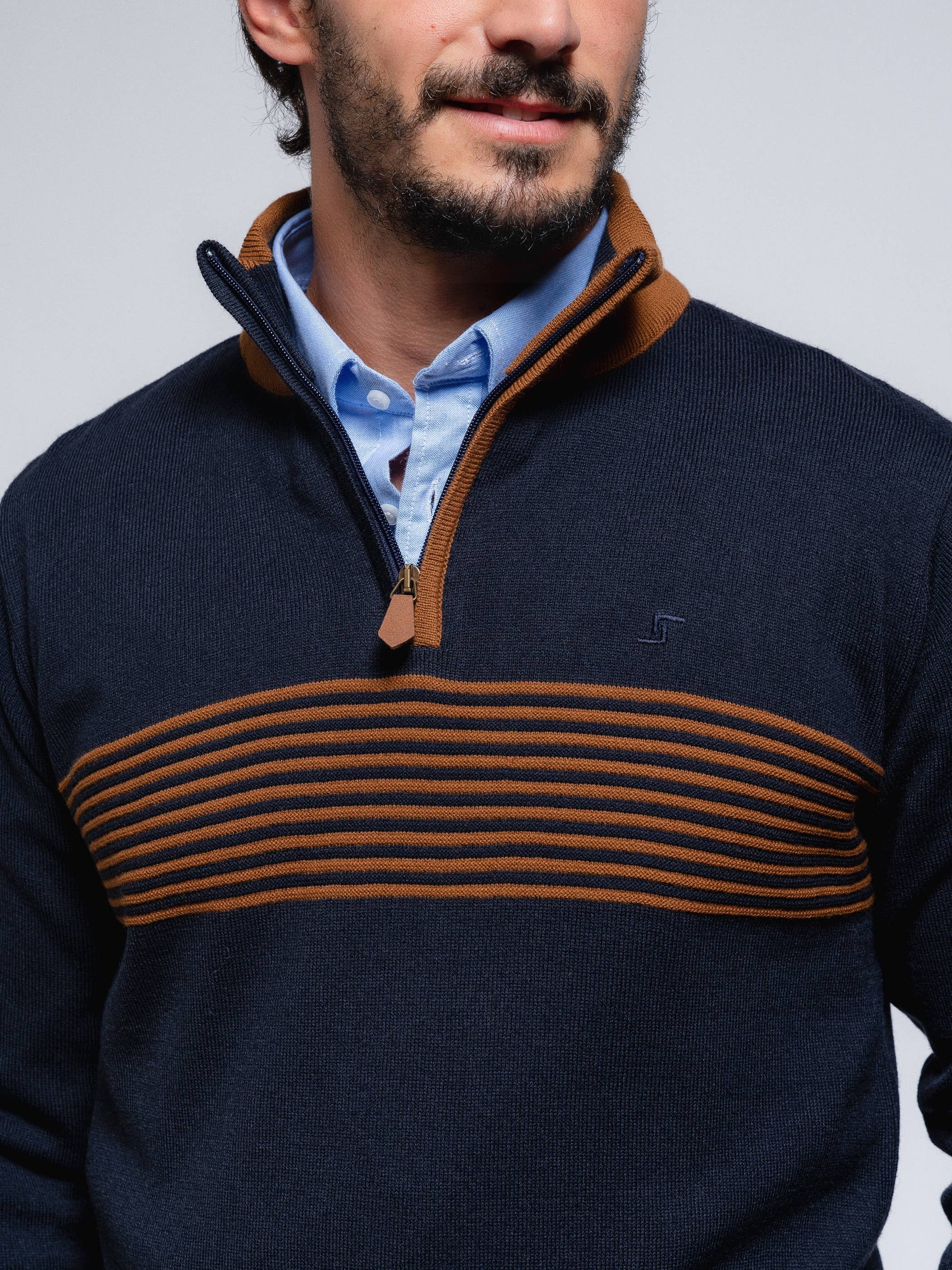 Polo in maglia a righe con mezza zip