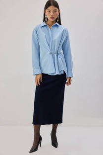 Camicia in popeline con accessori in metallo