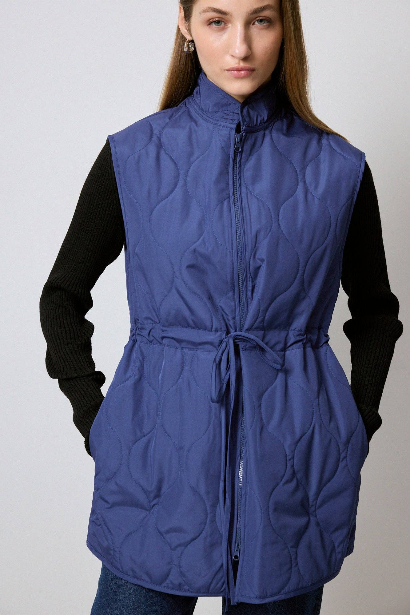 Gilet trapuntato con zip e coulisse