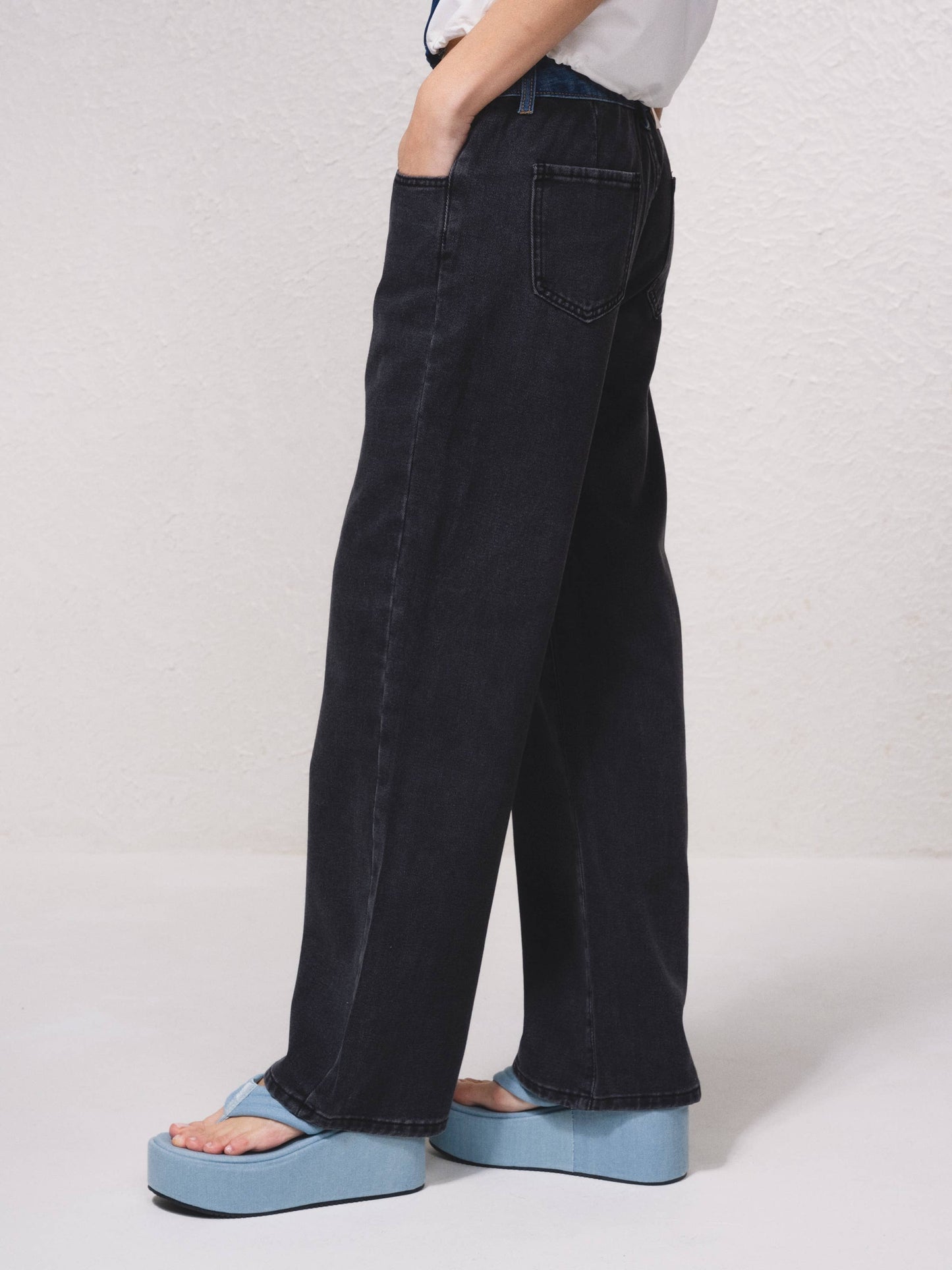 Jeans bicolore in denim con tasche zip