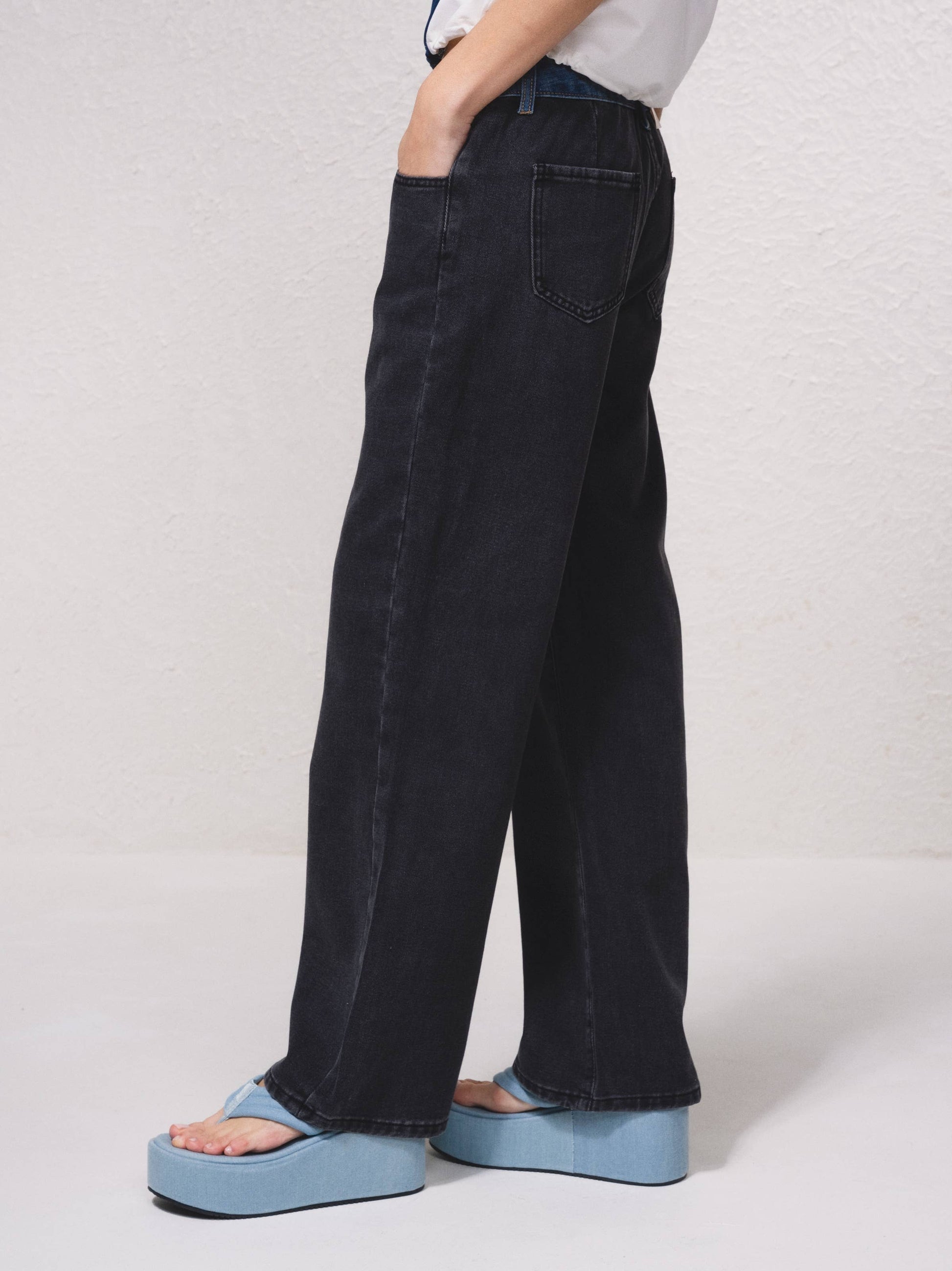 Jeans bicolore in denim con tasche zip