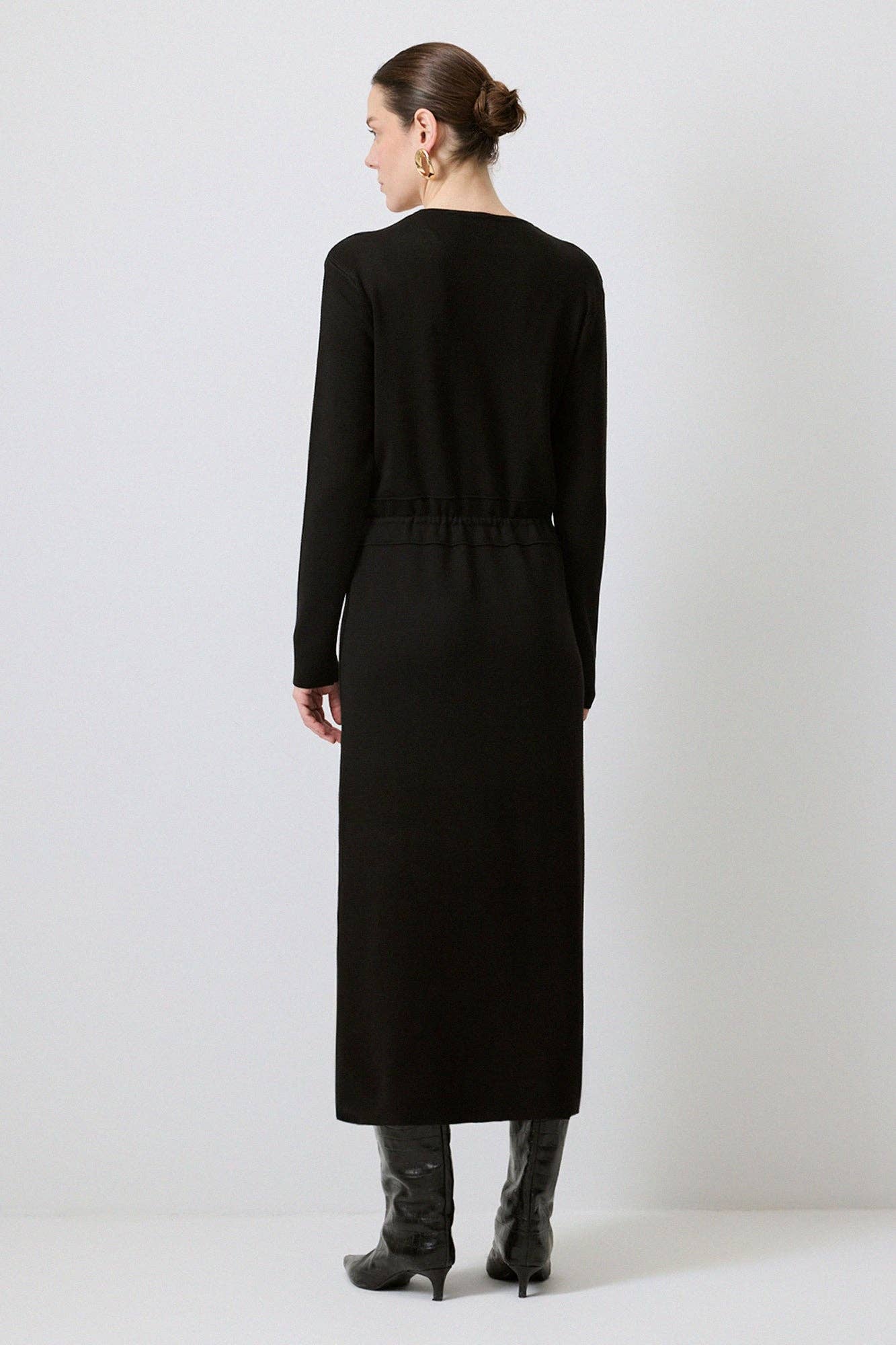 Abito in maglia nero con bottoni dorati