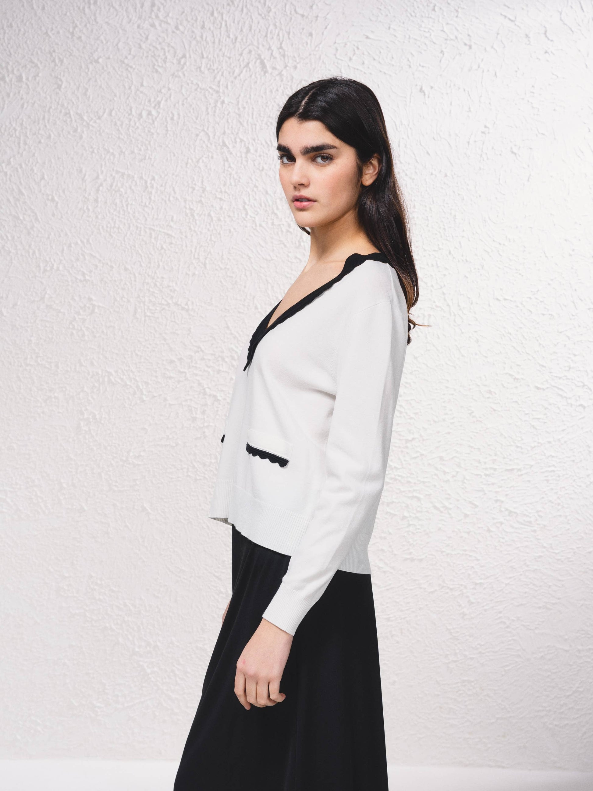 Maglione a maglia fine con scollo a V e tasche