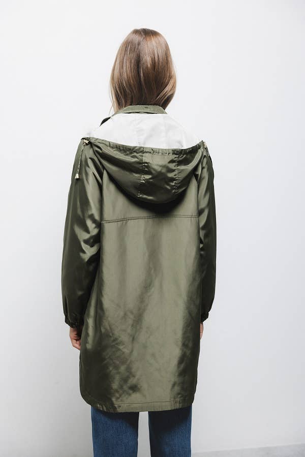 Parka lungo con cappuccio e tasche