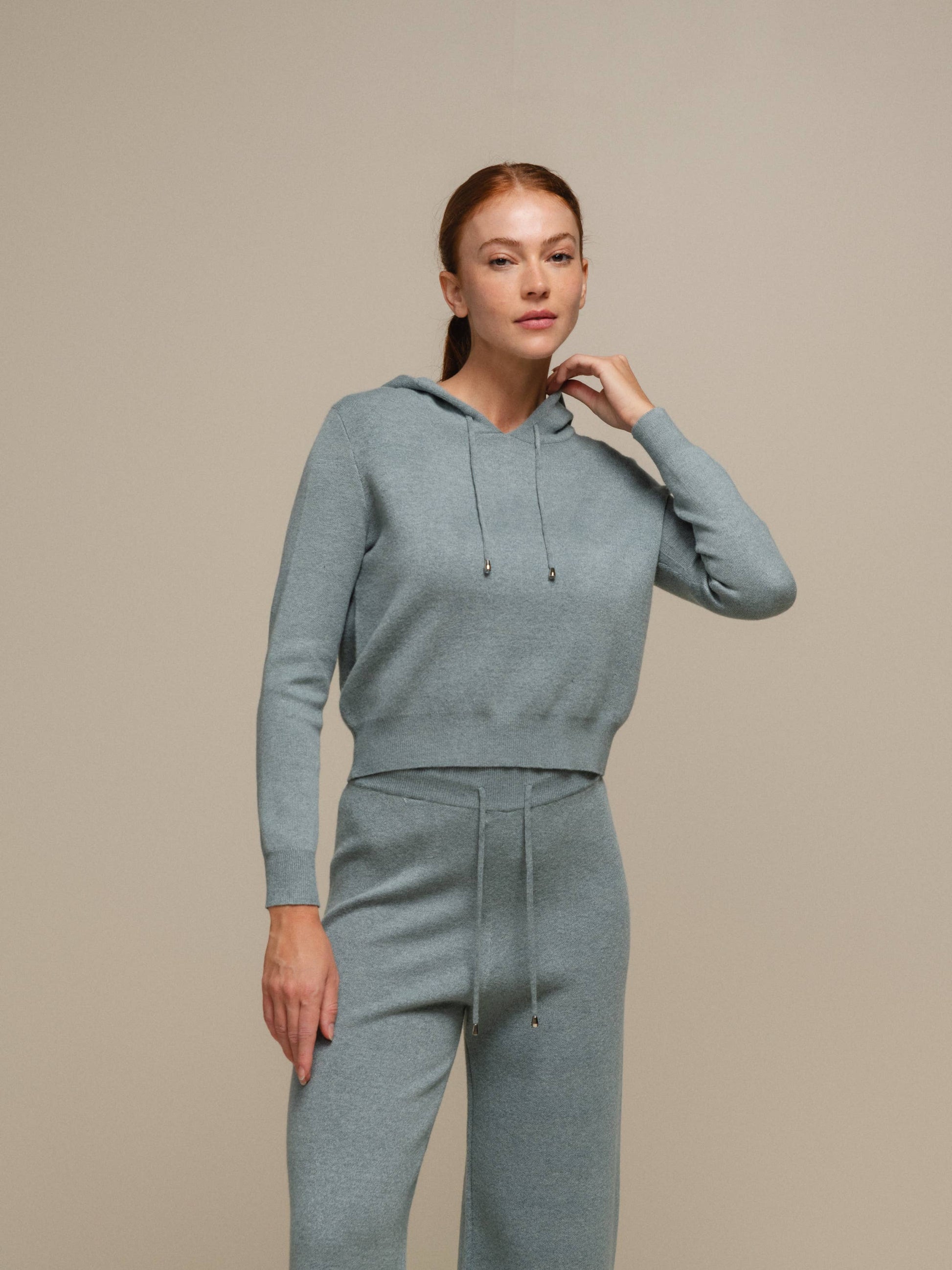Felpa in maglia con cappuccio da donna