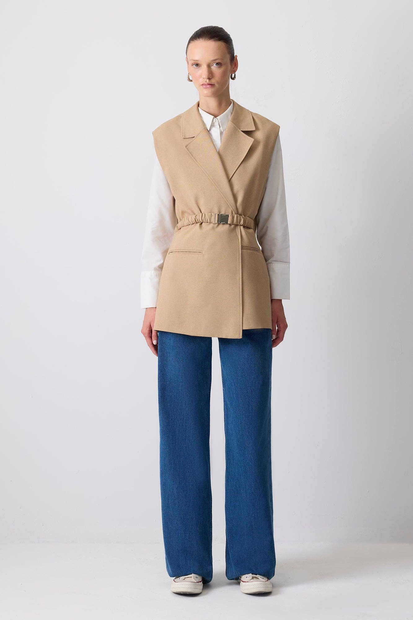 Gilet doppiopetto beige con cintura