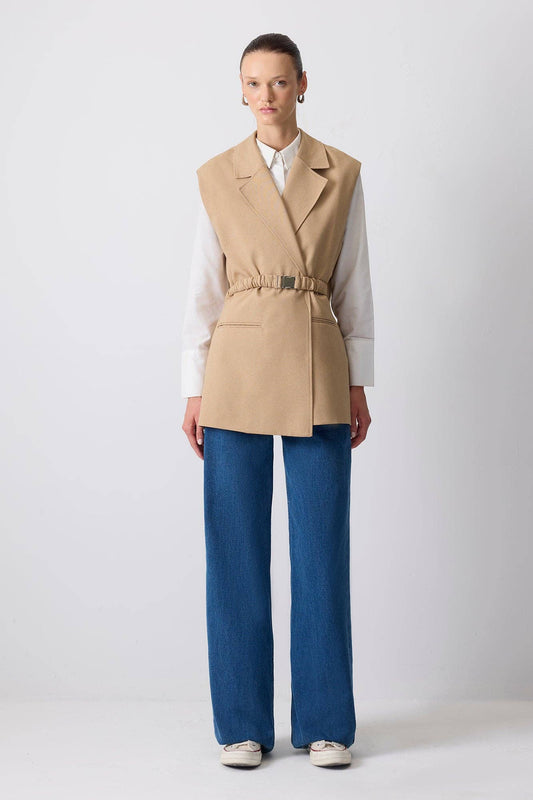 Gilet doppiopetto beige con cintura