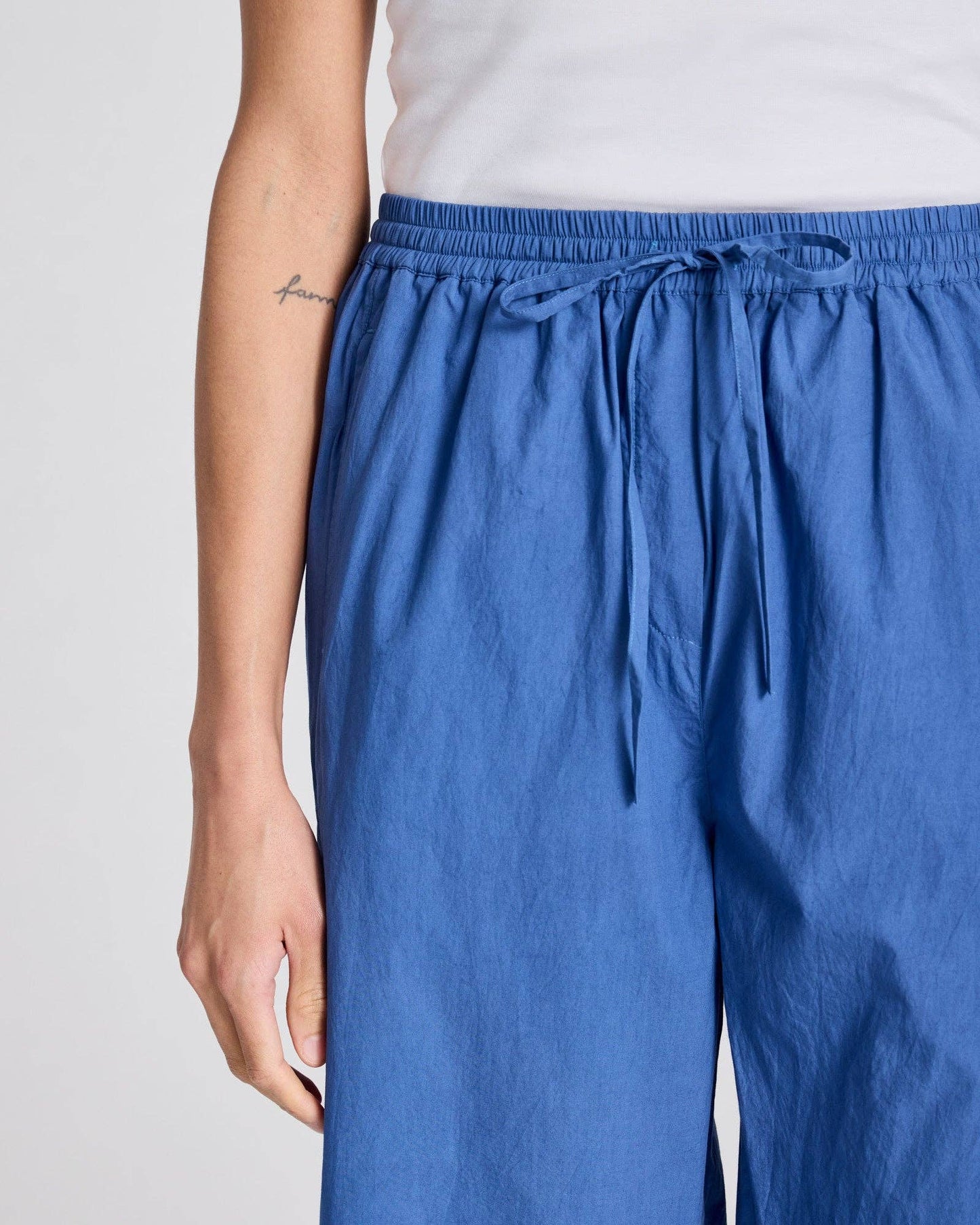 Pantaloni Thilde in popeline di cotone biologico GOTS azzurro chiaro