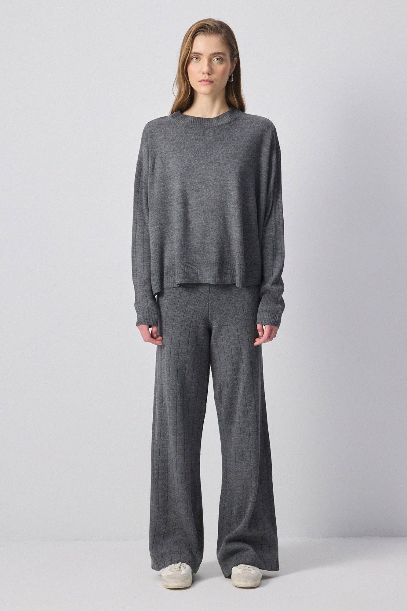 Set maglia e pantaloni in maglia grigio