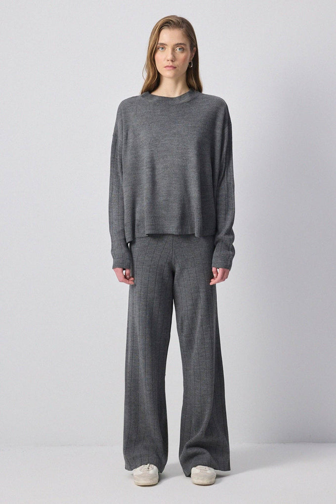 Set maglia e pantaloni in maglia grigio