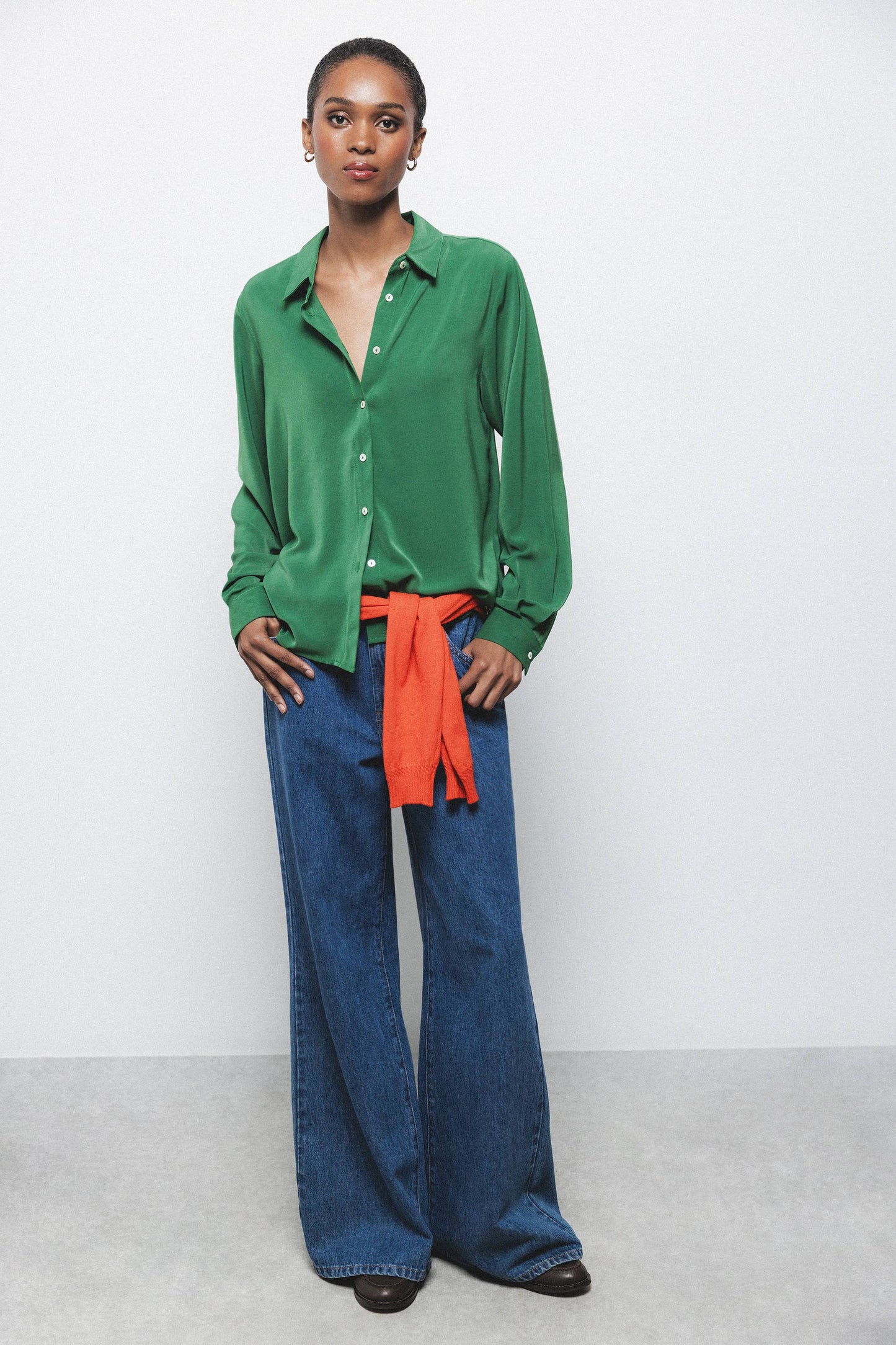 Camicia in raso tinta unita verde