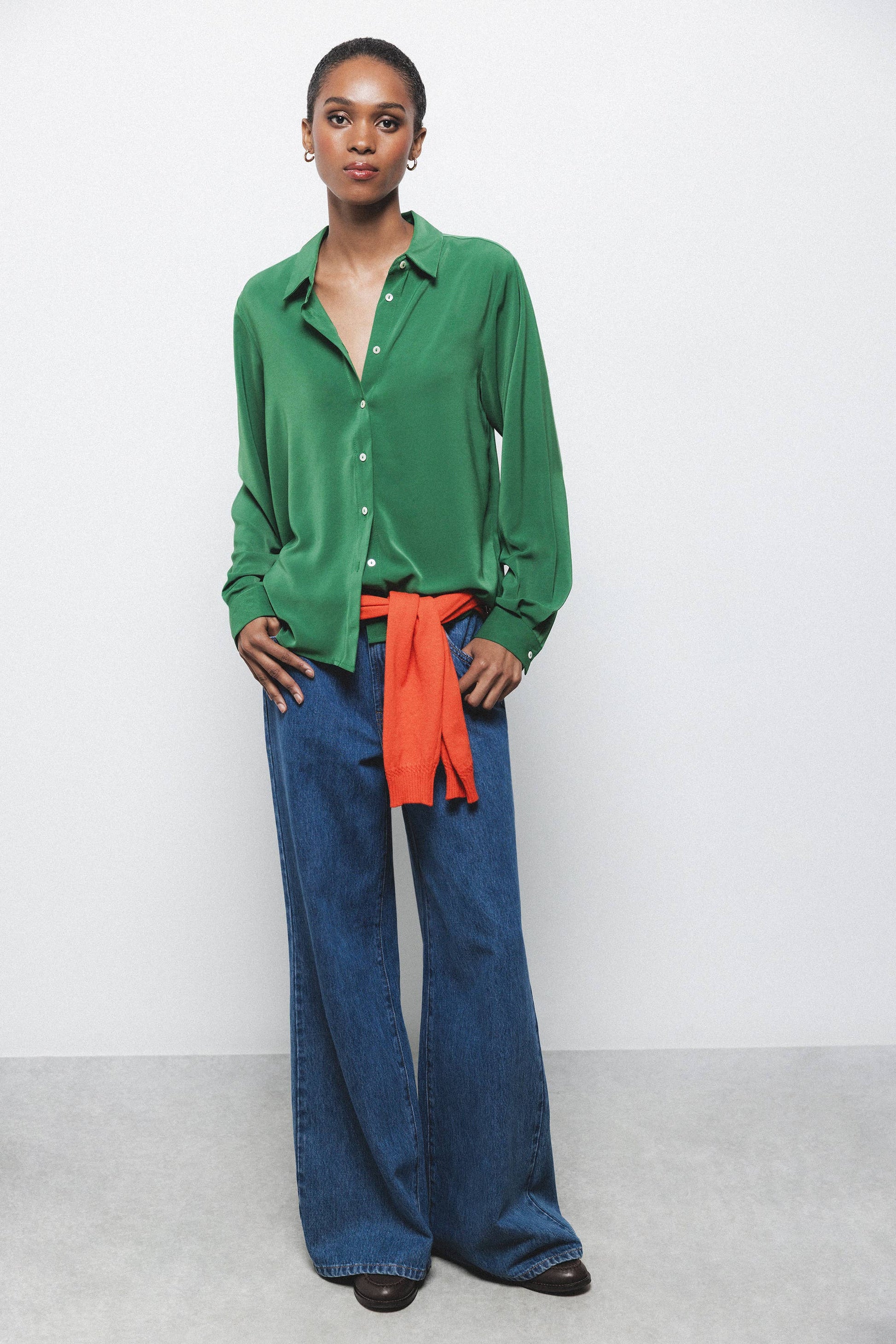 Camicia in raso tinta unita verde