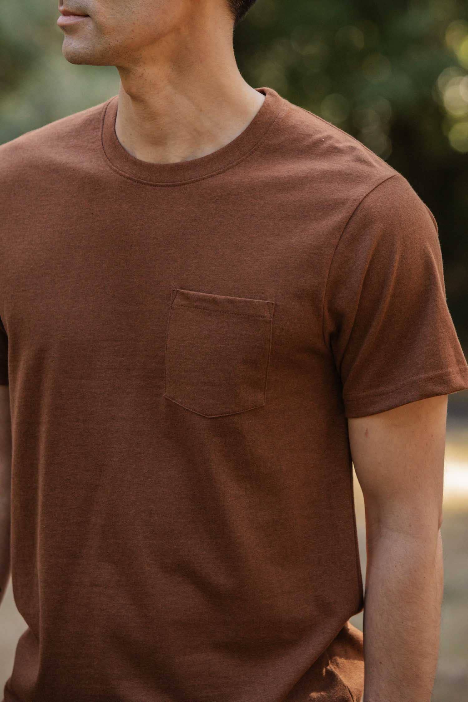 T-shirt riciclata con taschino bronzo