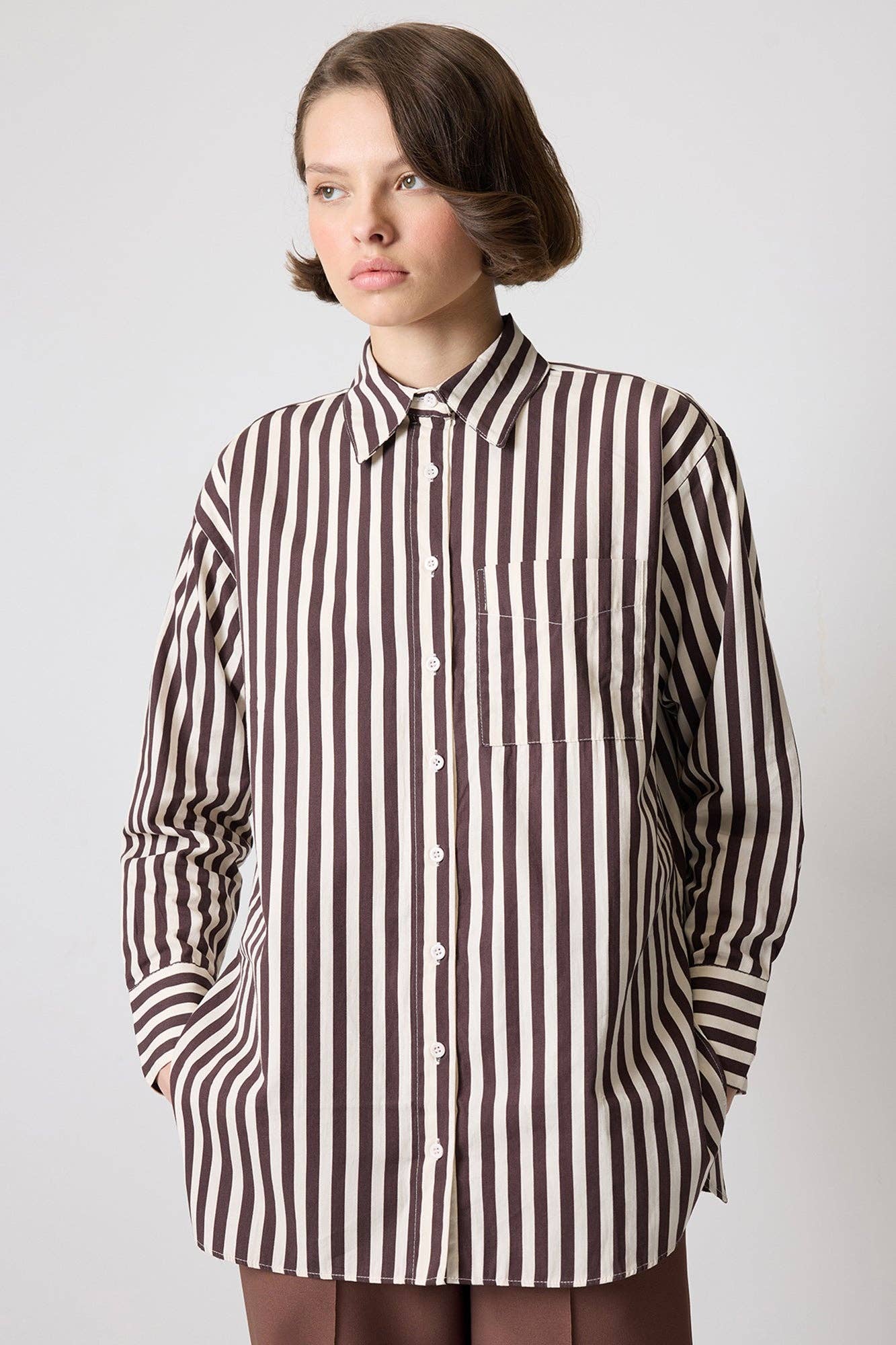 Camicia a righe verticali in viscosa con tasca