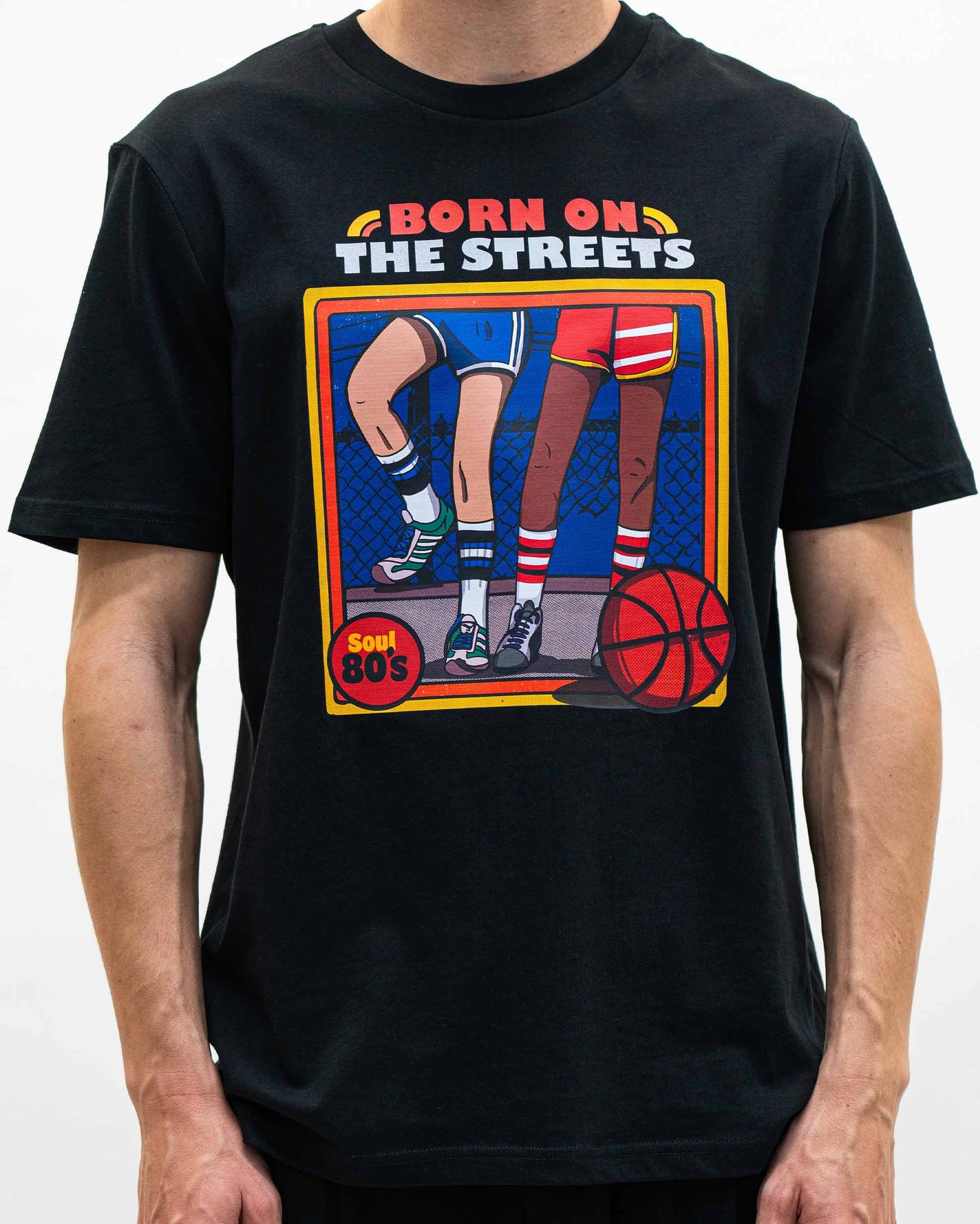 T-shirt unisex in cotone biologico con stampa basket “Born on the Streets”