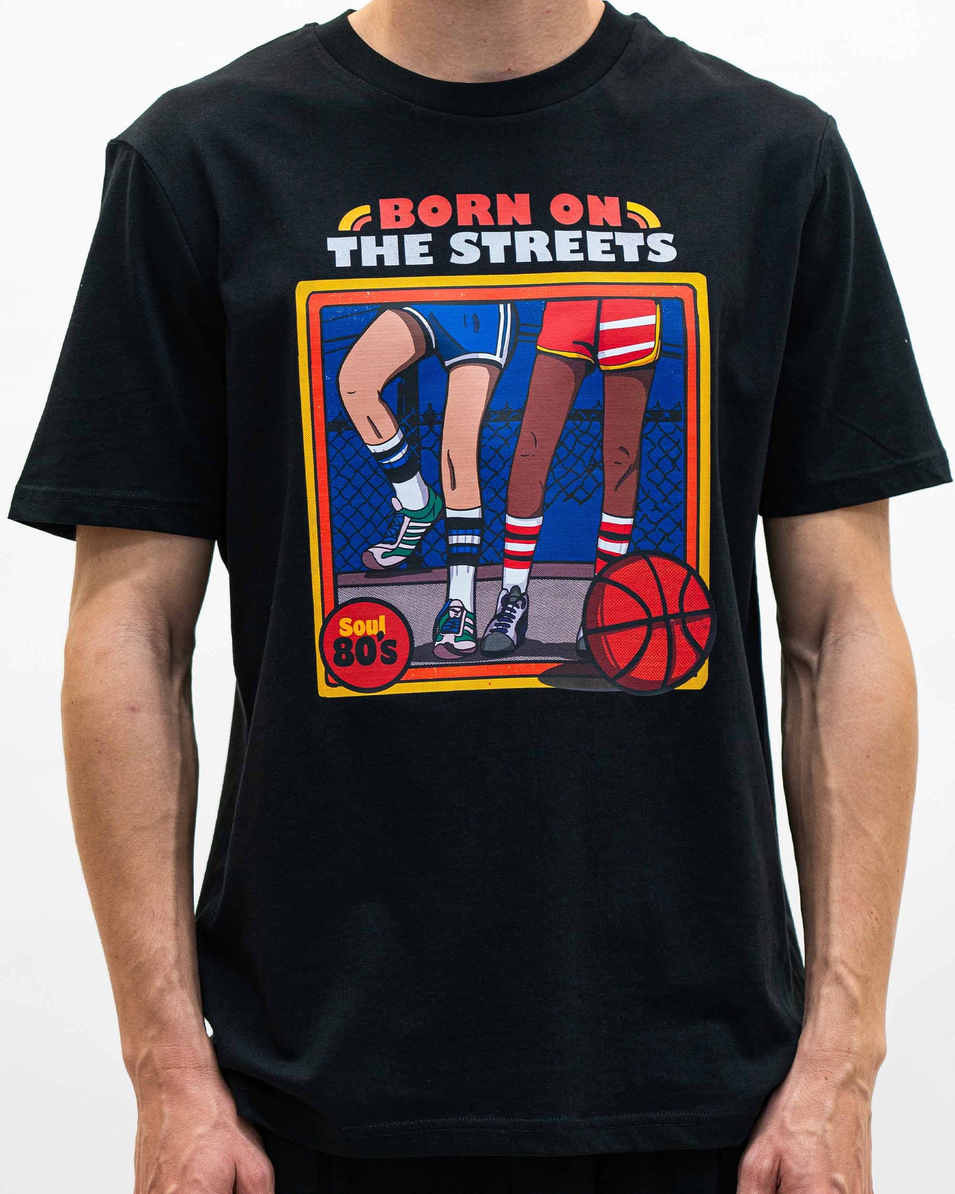 T-shirt unisex in cotone biologico con stampa basket “Born on the Streets”