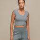 Top crop in maglia a costine con bordo ondulato
