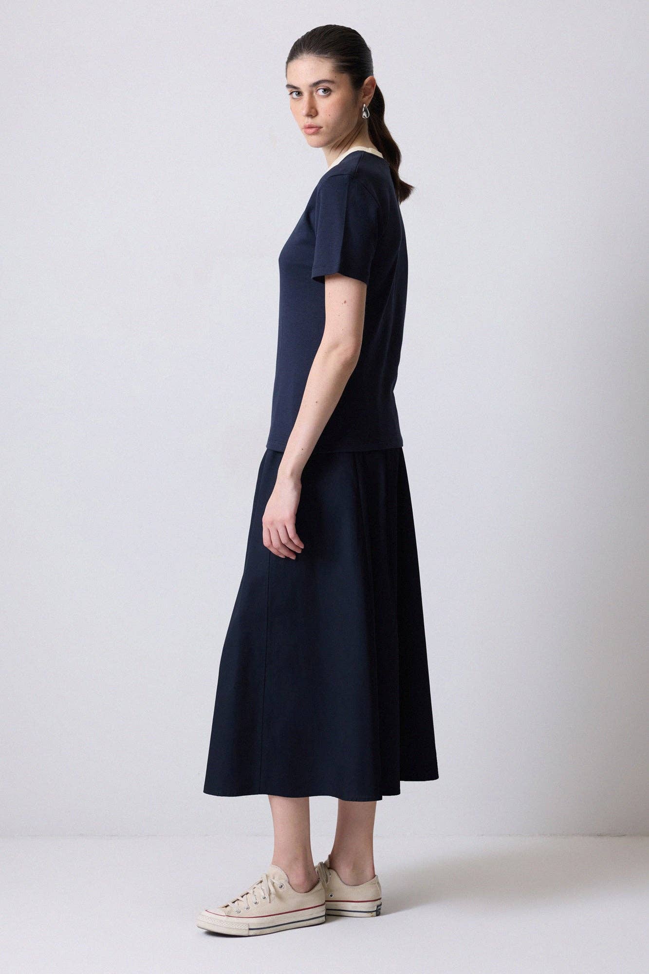 T-shirt donna in cotone con collo a costine blu navy