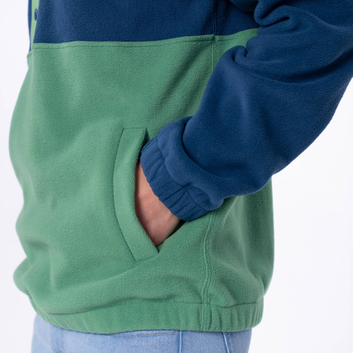 Felpa in pile bicolore blu navy e verde con bottoni