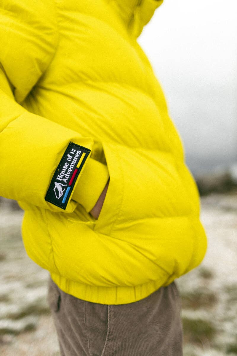 Piumino giallo in poliestere riciclato con cappuccio