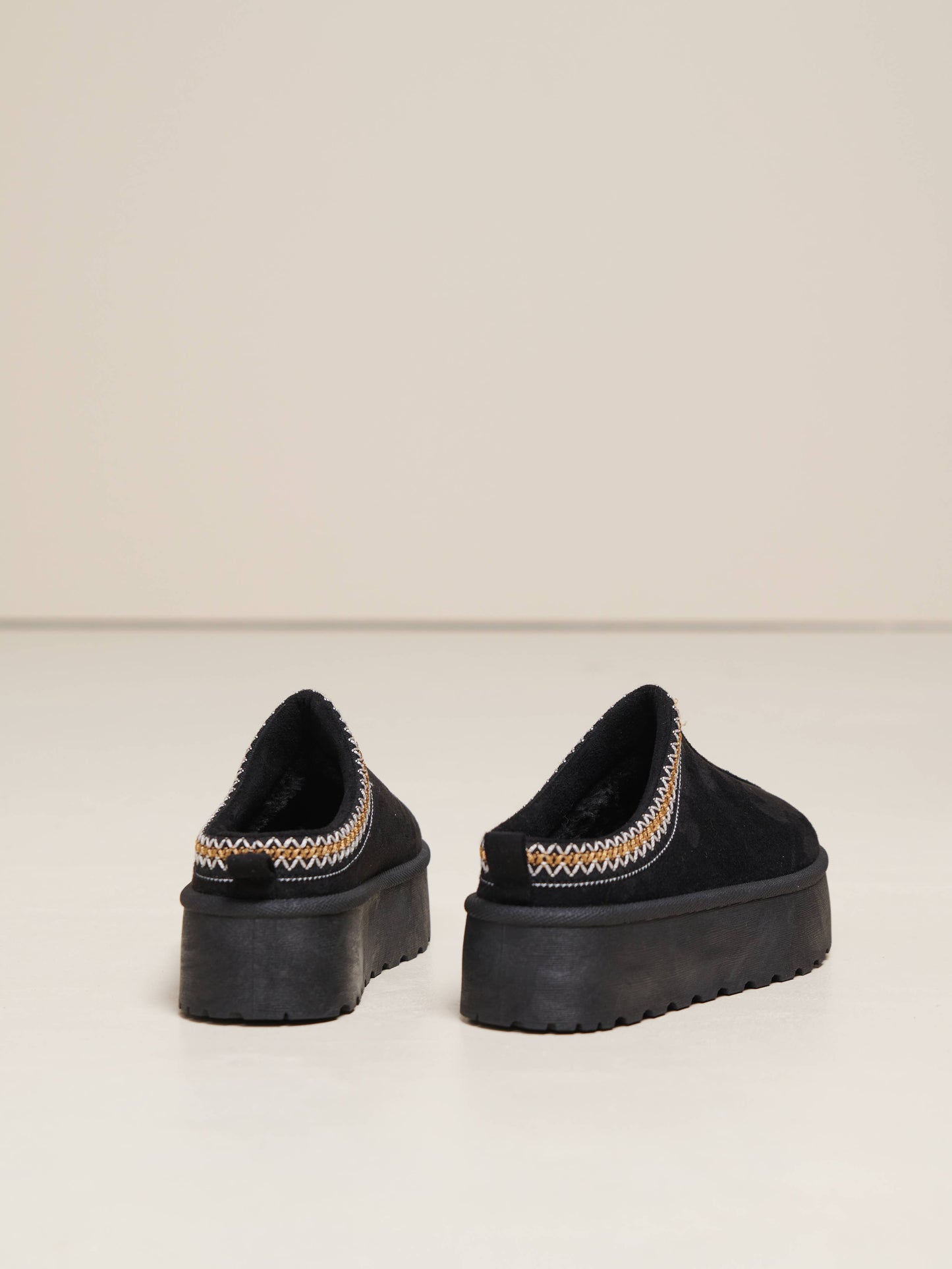 Sabot platform in tessuto con bordura ricamata