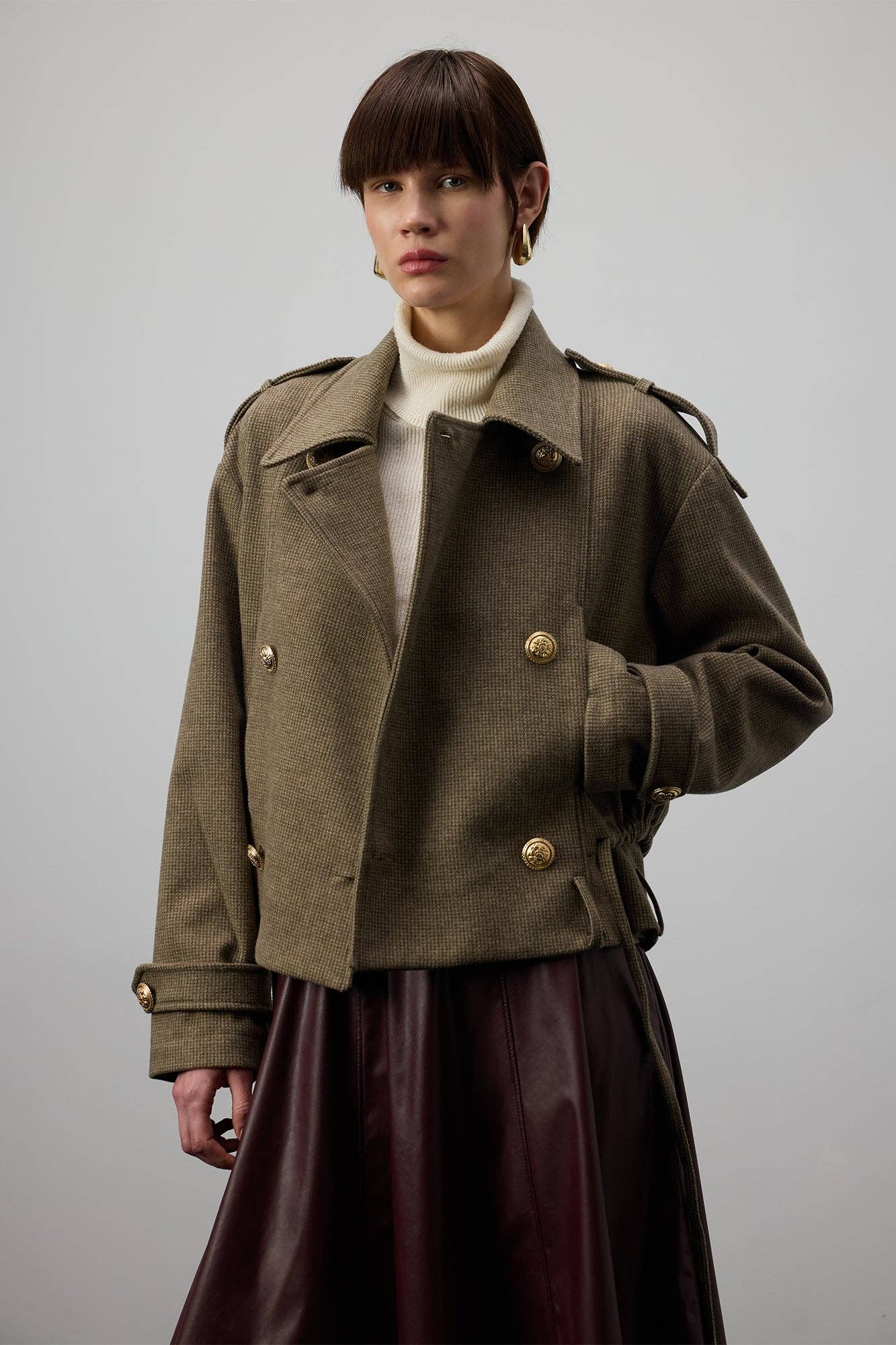 Cappotto corto doppiopetto con cintura