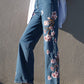 Jeans in denim a vita alta con ricamo floreale