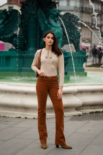 Maglia sottile con fiocco al collo