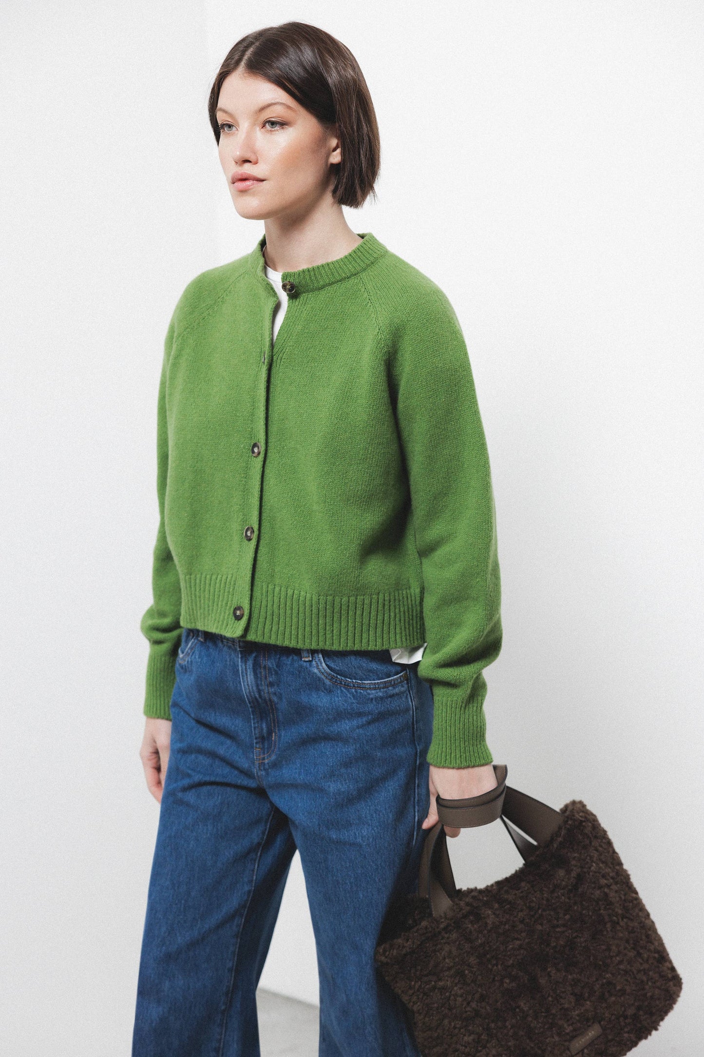 Cardigan in lana a maglia rasata con bottoni a contrasto