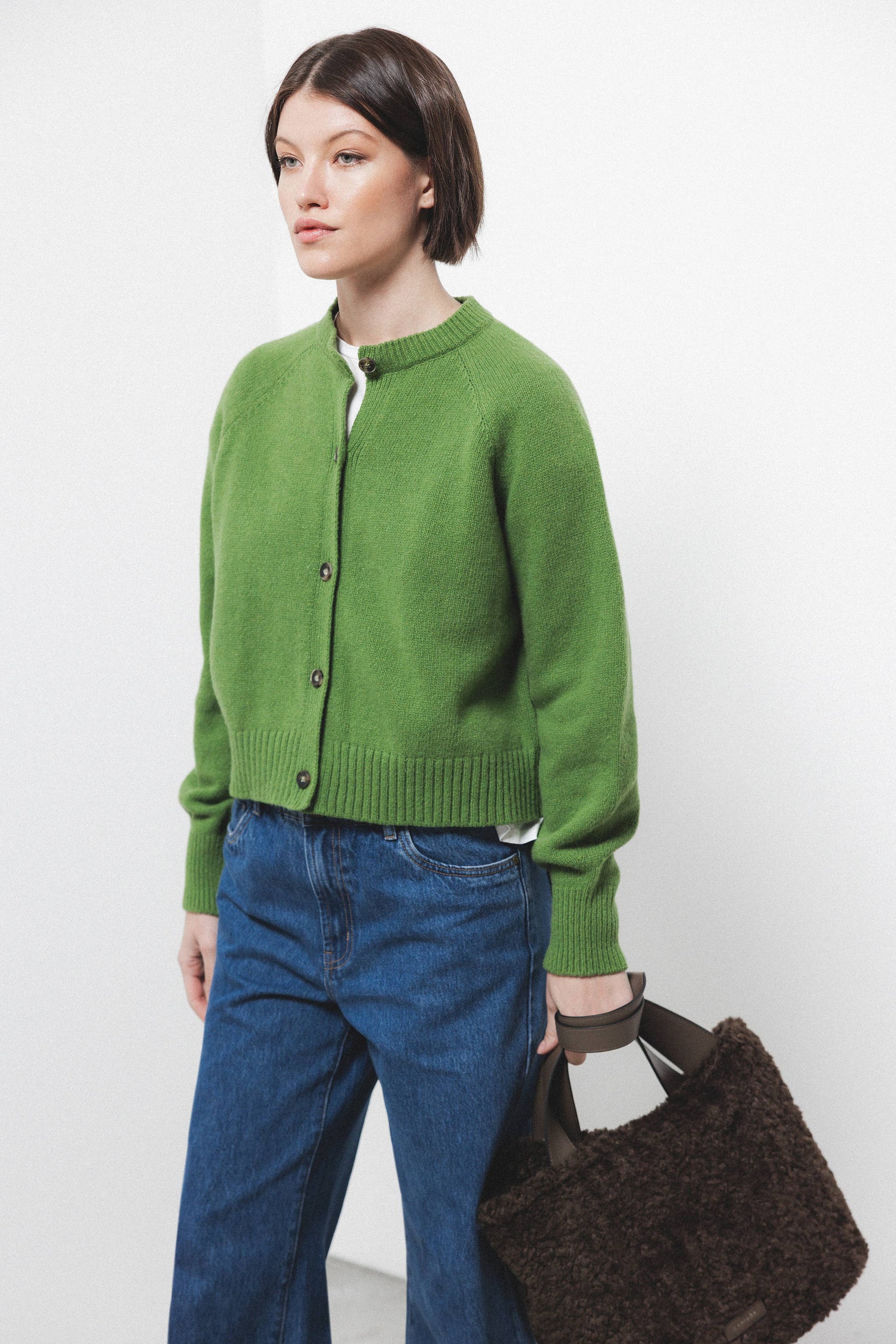 Cardigan in lana a maglia rasata con bottoni a contrasto