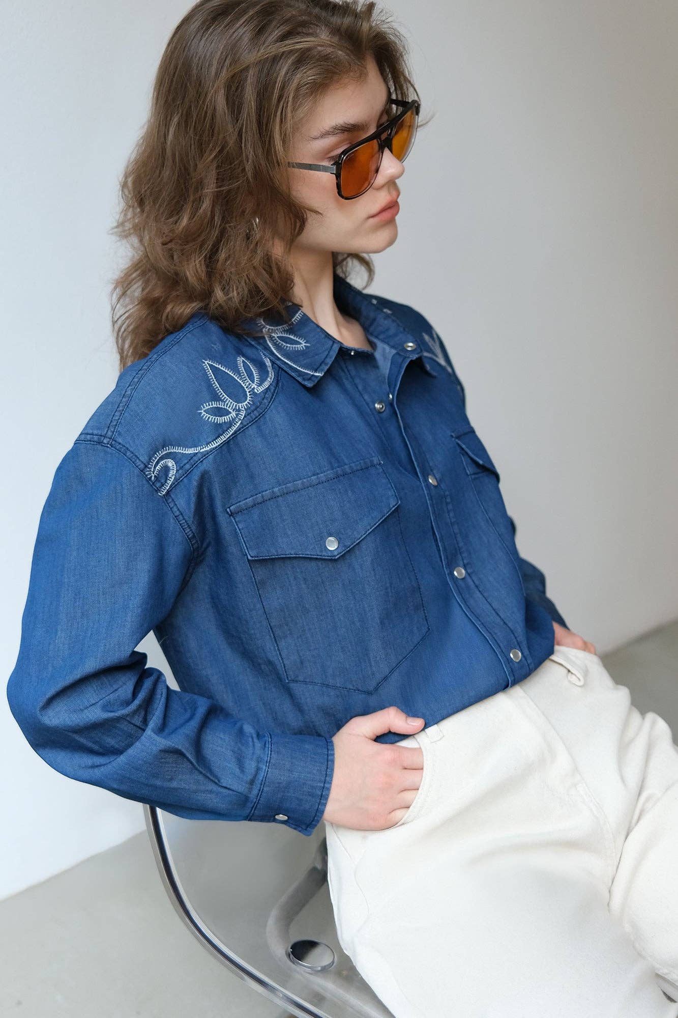 Camicia in cotone effetto denim ricamata